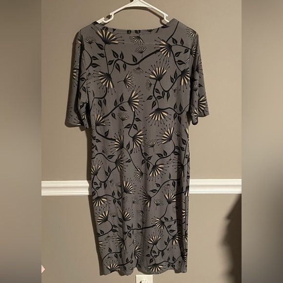 Daisy Print T Shirt Dress. - Picture 4 of 6